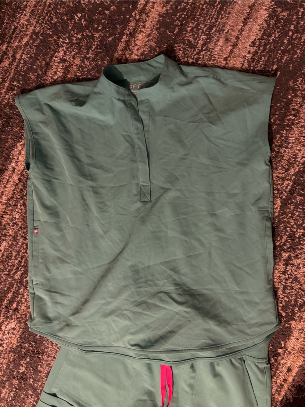 Figs Surgical Green Scrub Set - Picture 2 of 6